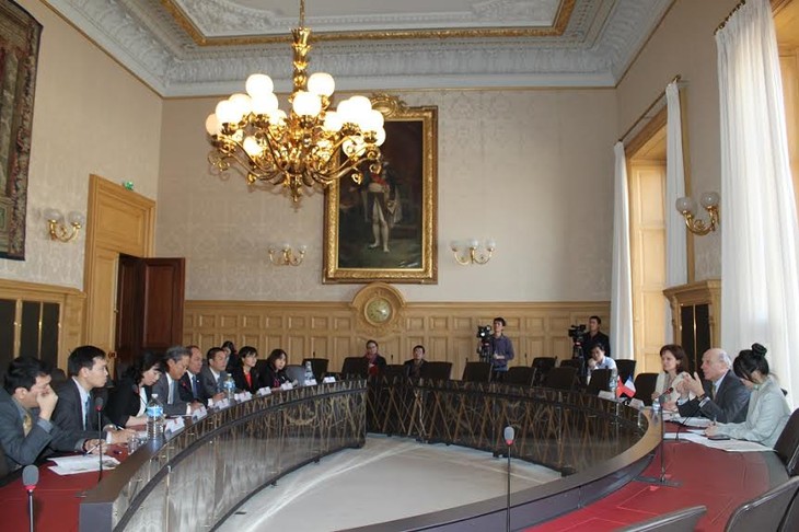 Vietnam’s Law Committee shares experience with French legislative body - ảnh 1